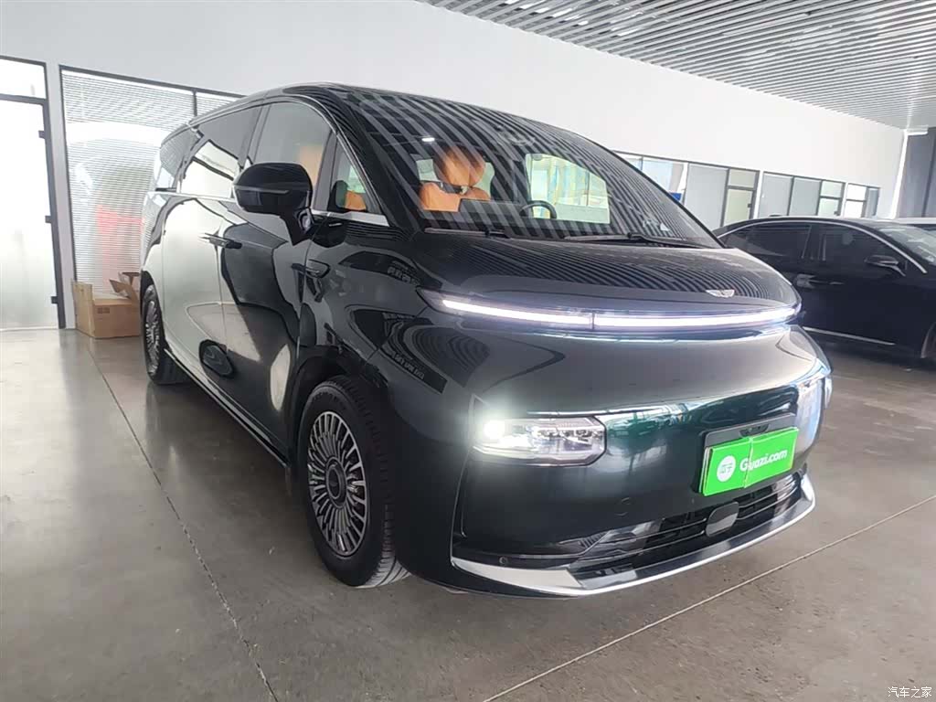 LEVC L380, 2025 4