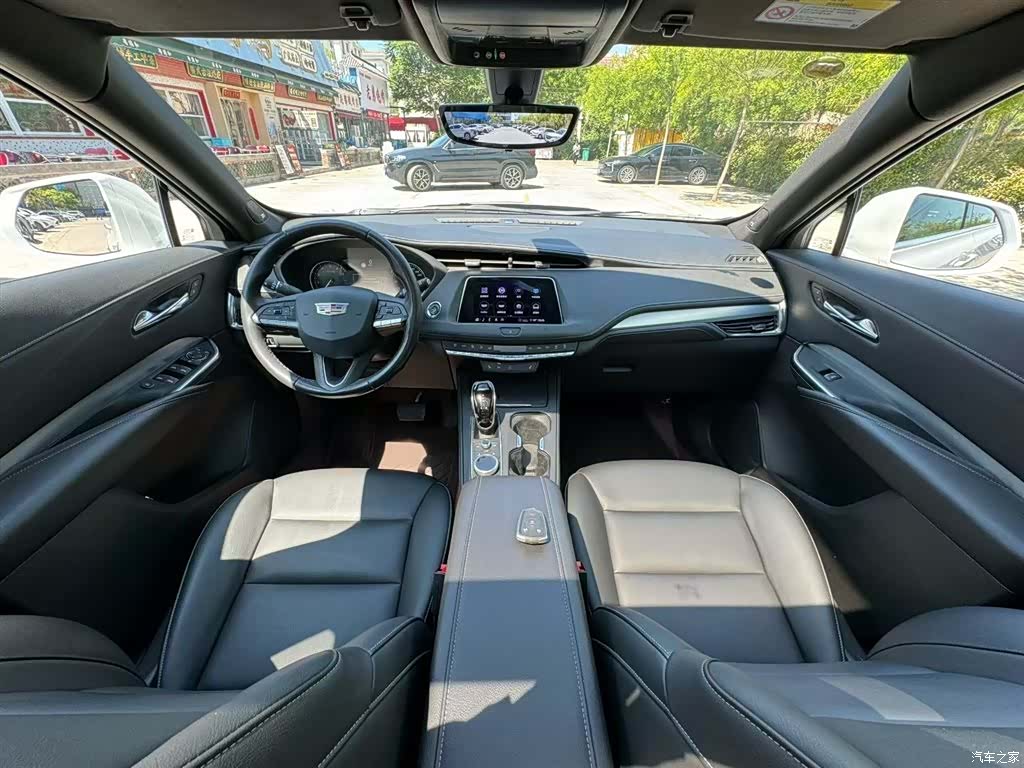 Cadillac XT4, 2021 10