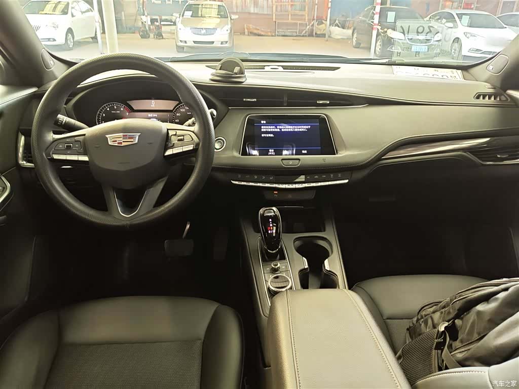 Cadillac XT4, 2021 10
