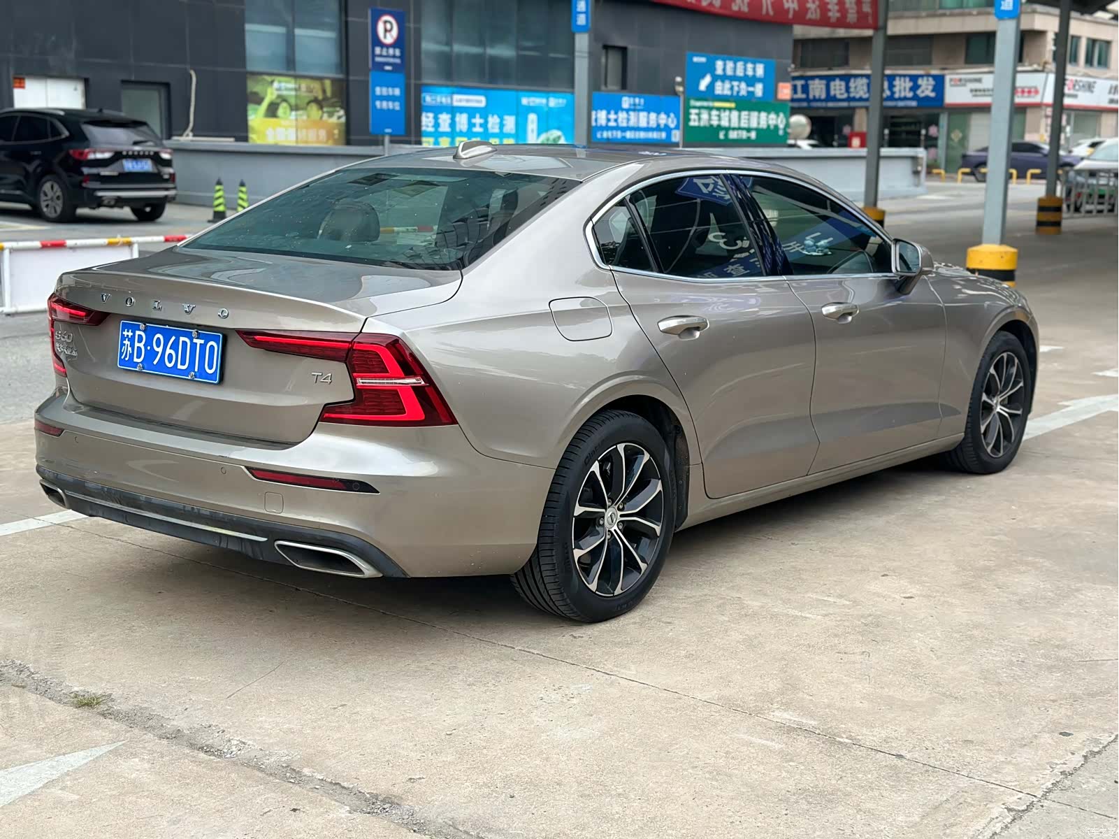 Volvo S60, 2021 все фото