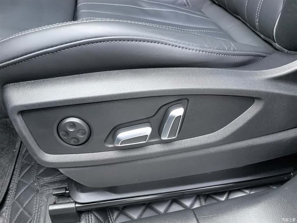 Audi Q5L, 2024 9