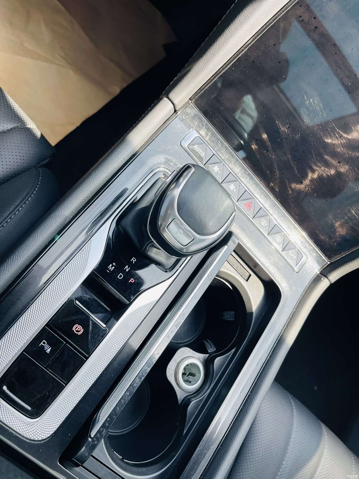 Hongqi H5, 2023 14