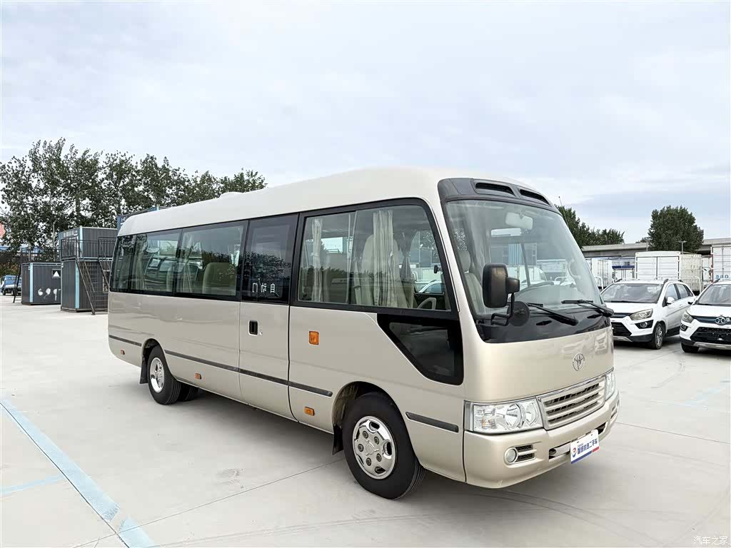 Toyota Coaster, 2011 15
