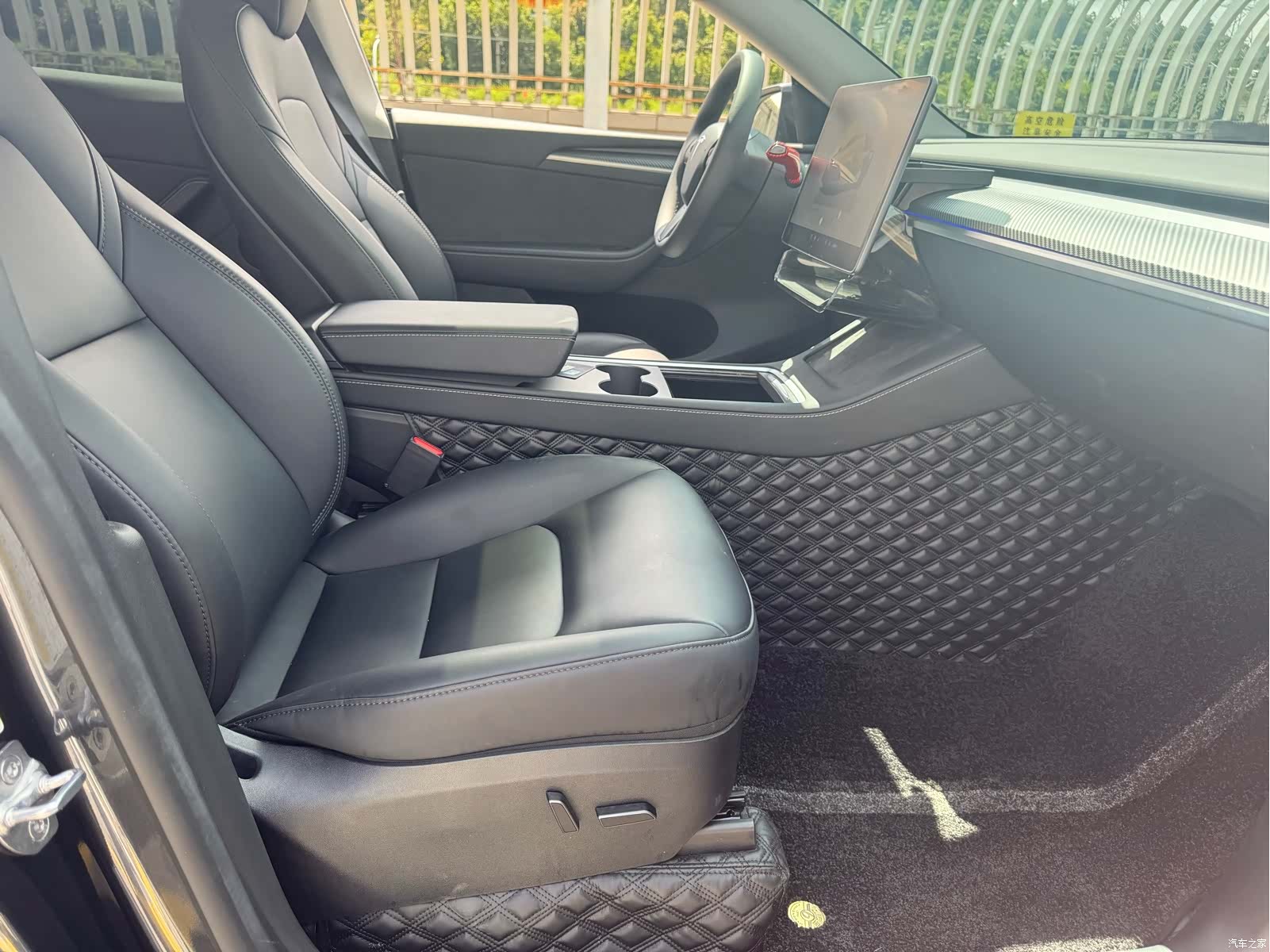 Tesla Model Y, 2024 18
