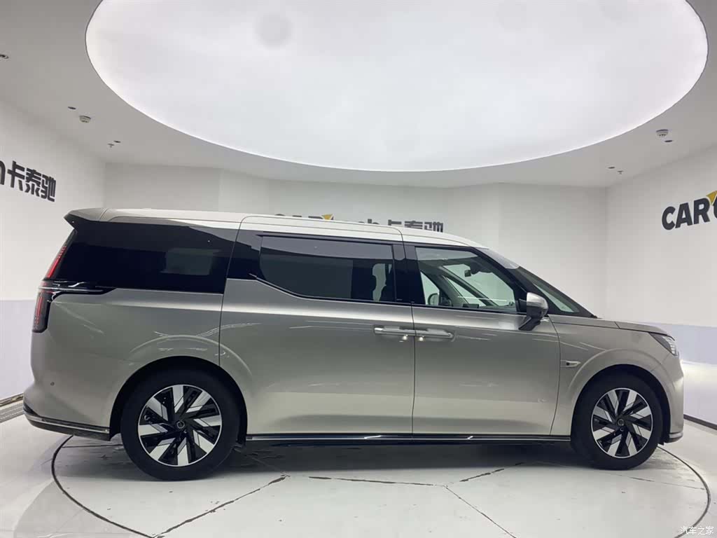 Volvo EM90, 2024 4