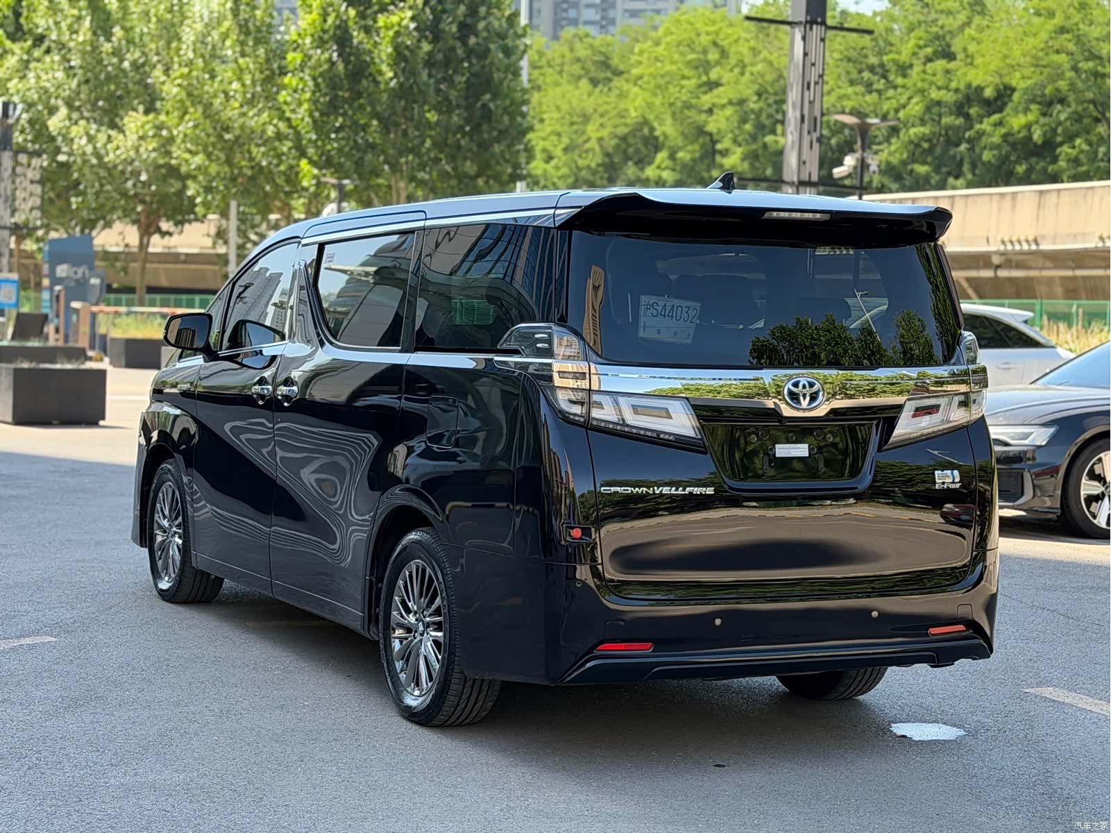 Toyota Vellfire, 2022 18