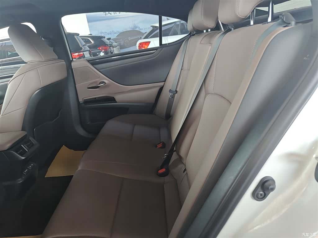 Lexus ES, 2023 13