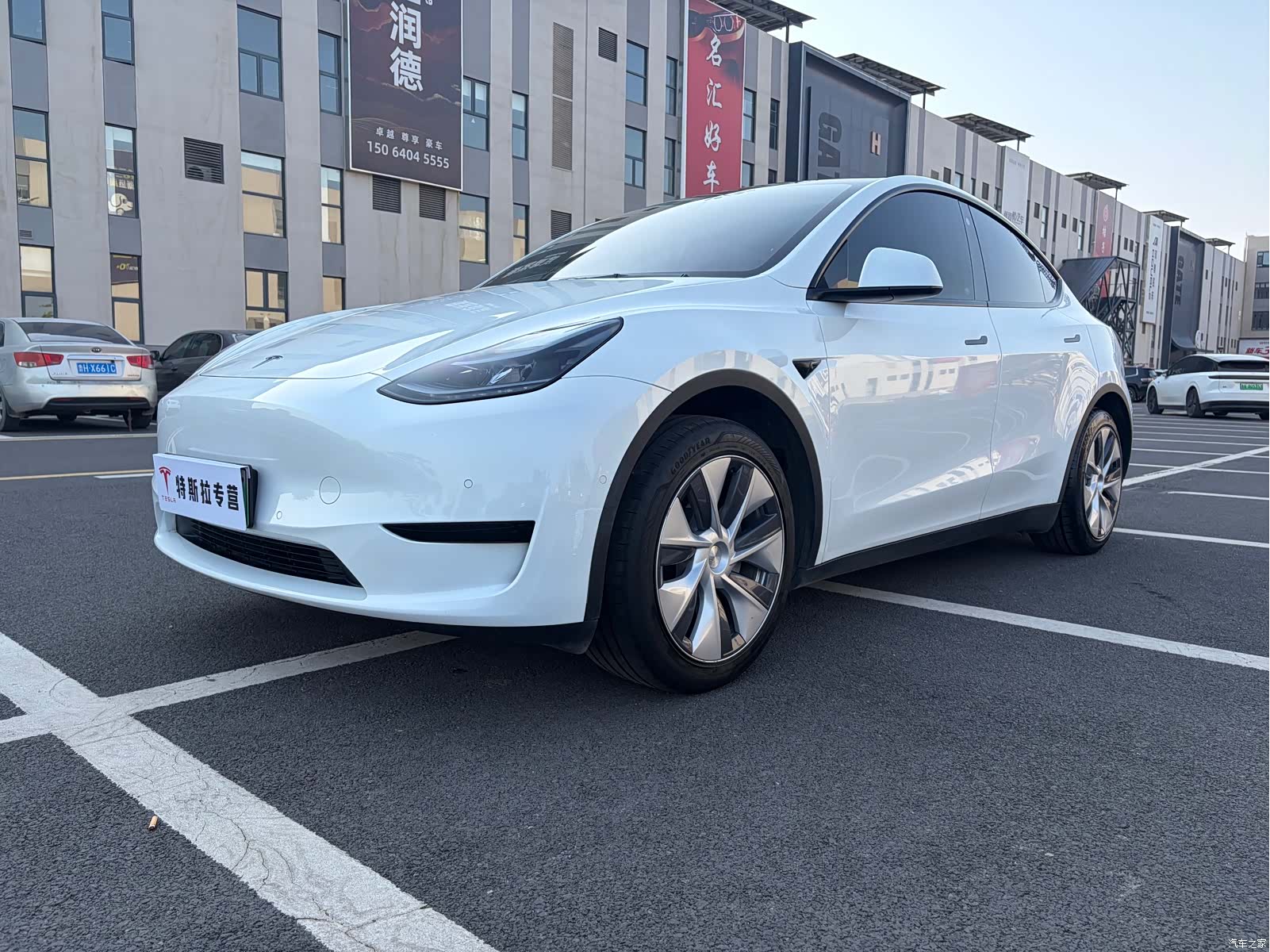 Tesla Model Y, 2023 14
