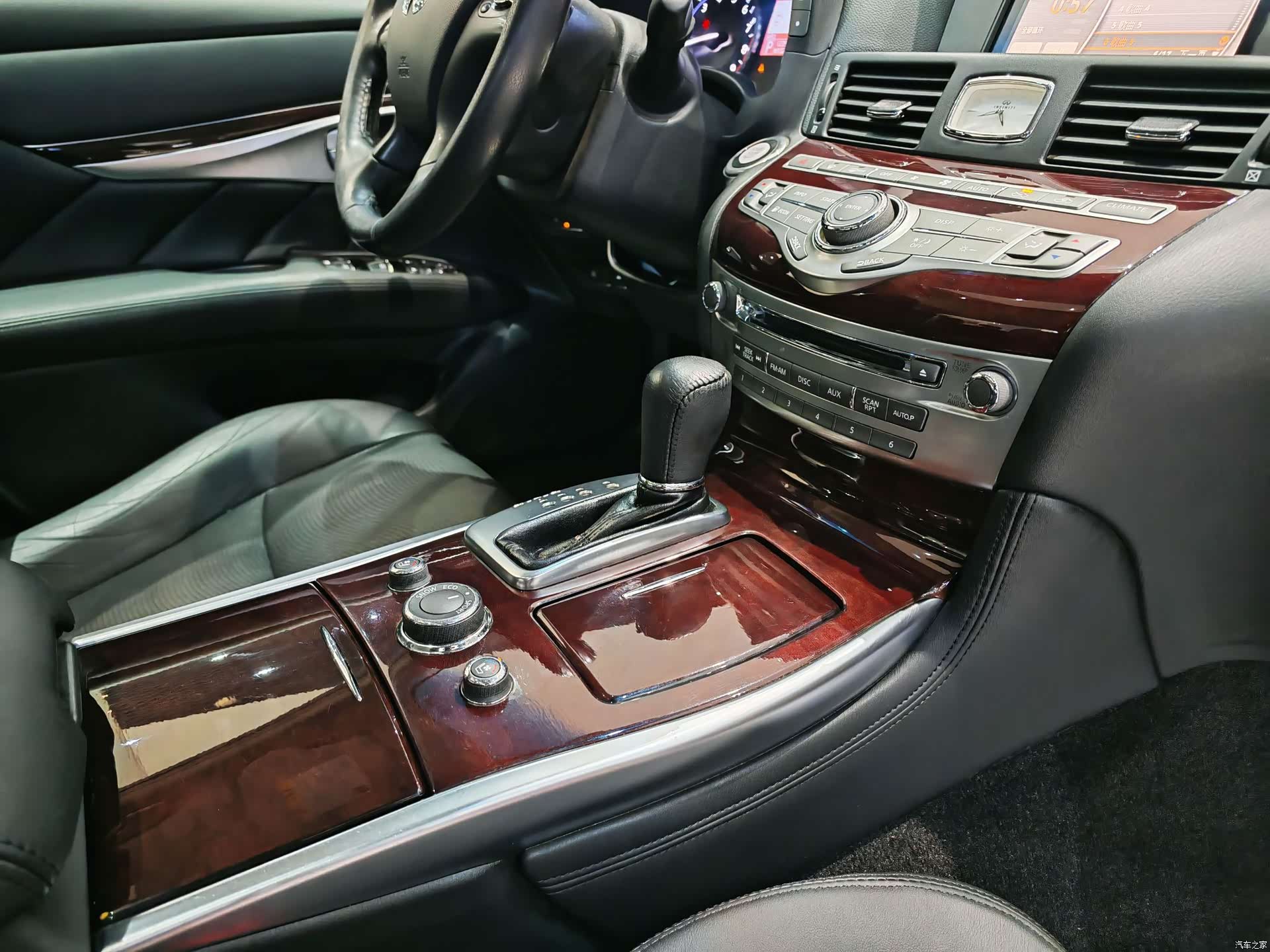 Infiniti Q70, 2015 12