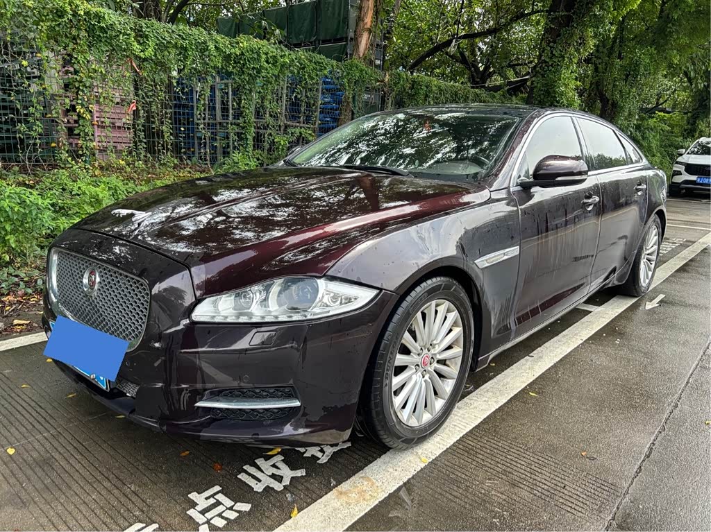 Jaguar XJ
