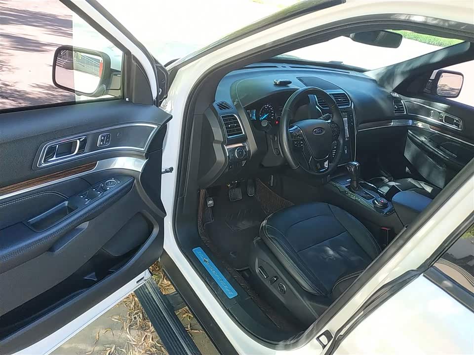 Ford Explorer Ford Explorer