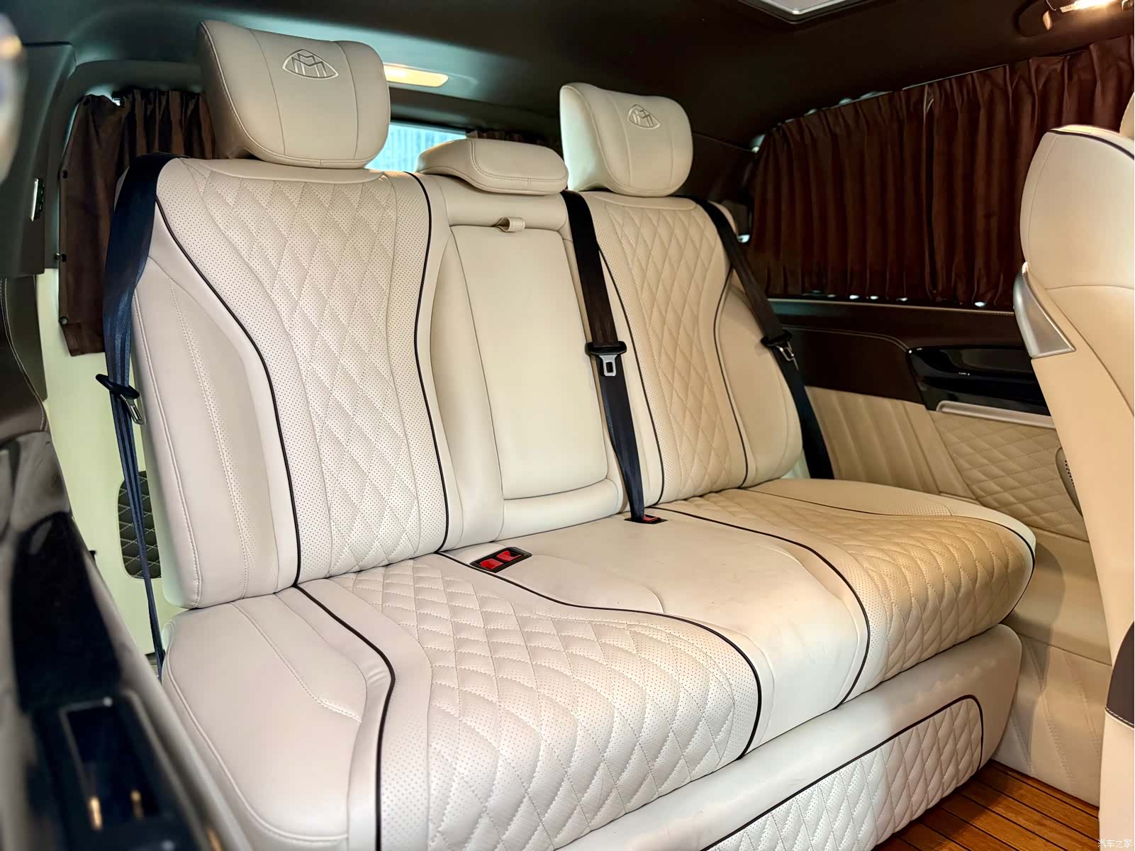 Mercedes-Benz 7, 2021 12