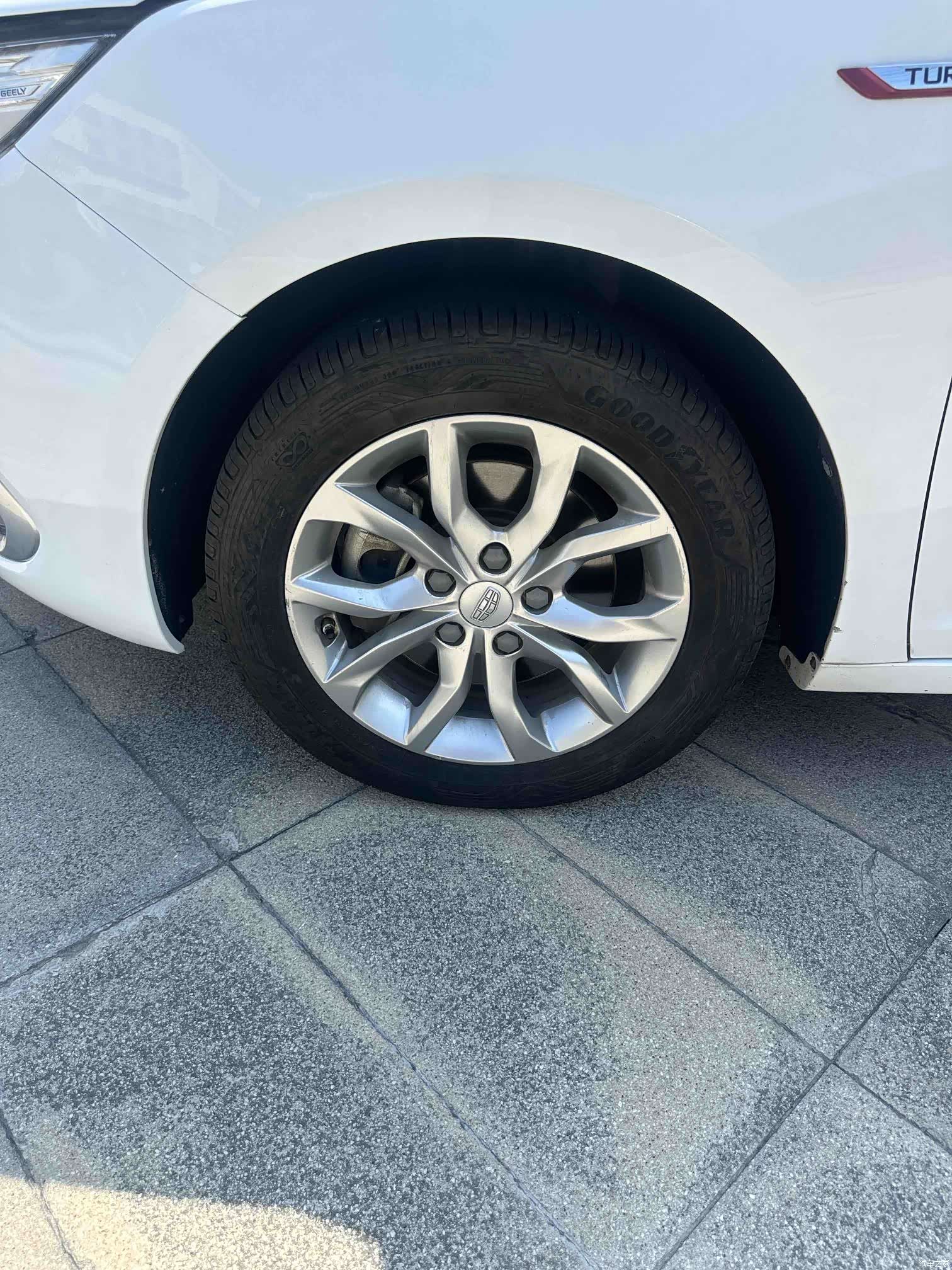 Geely Emgrand, 2017 8