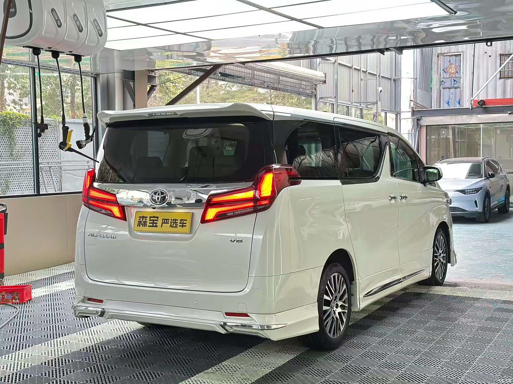 Toyota Alphard, 2016 все фото