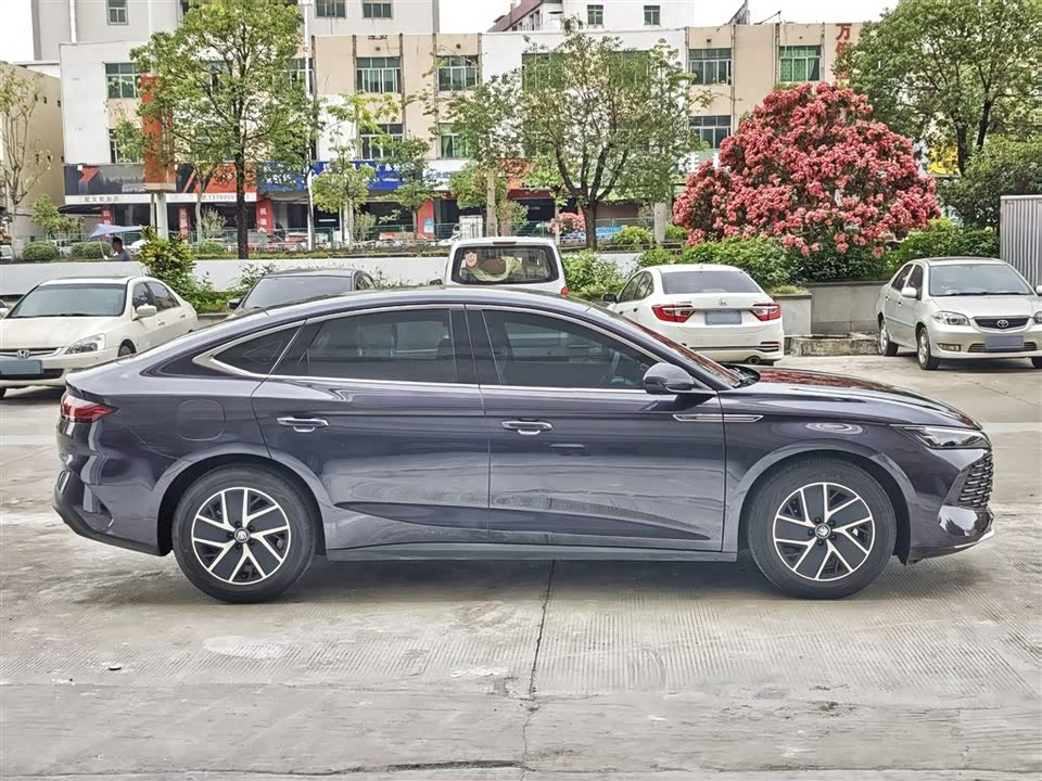 BYD Qin L BYD Qin L