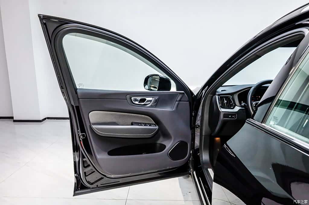 Volvo XC60, 2024 8