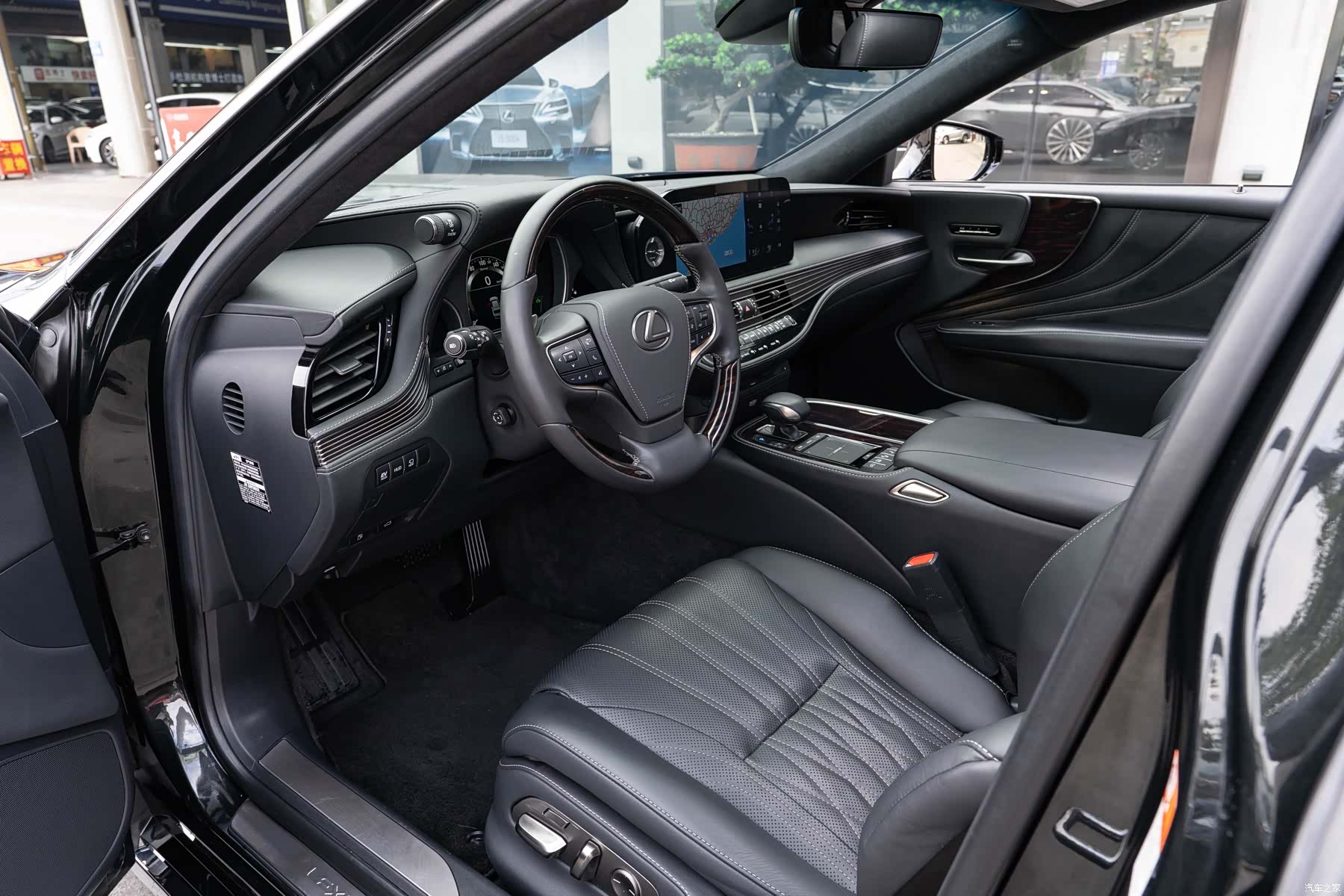 Lexus LS, 2021 9