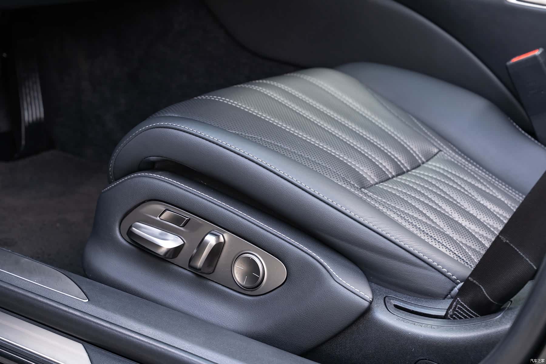 Lexus LS, 2021 21