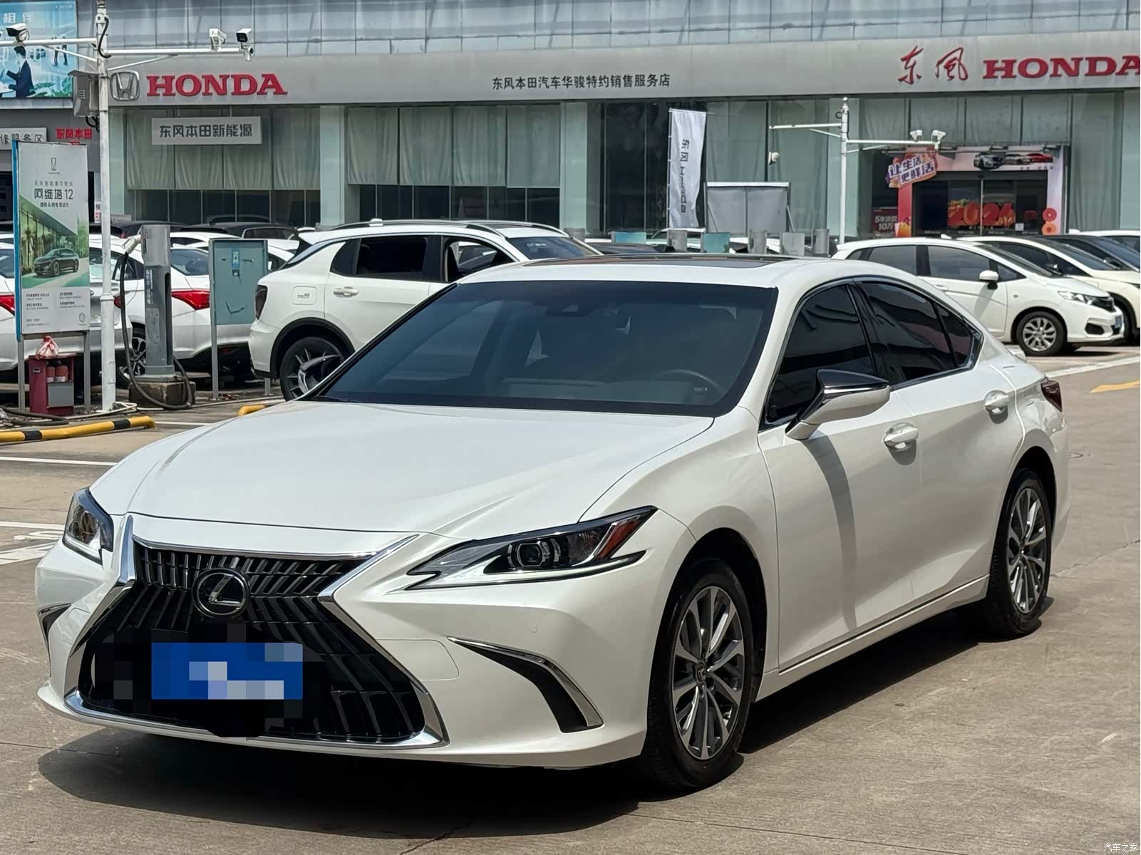 Lexus ES, 2023 4