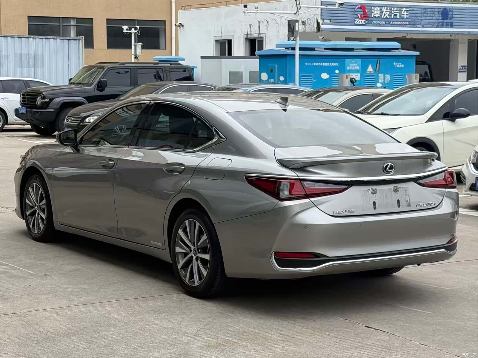 Lexus ES, 2019 9
