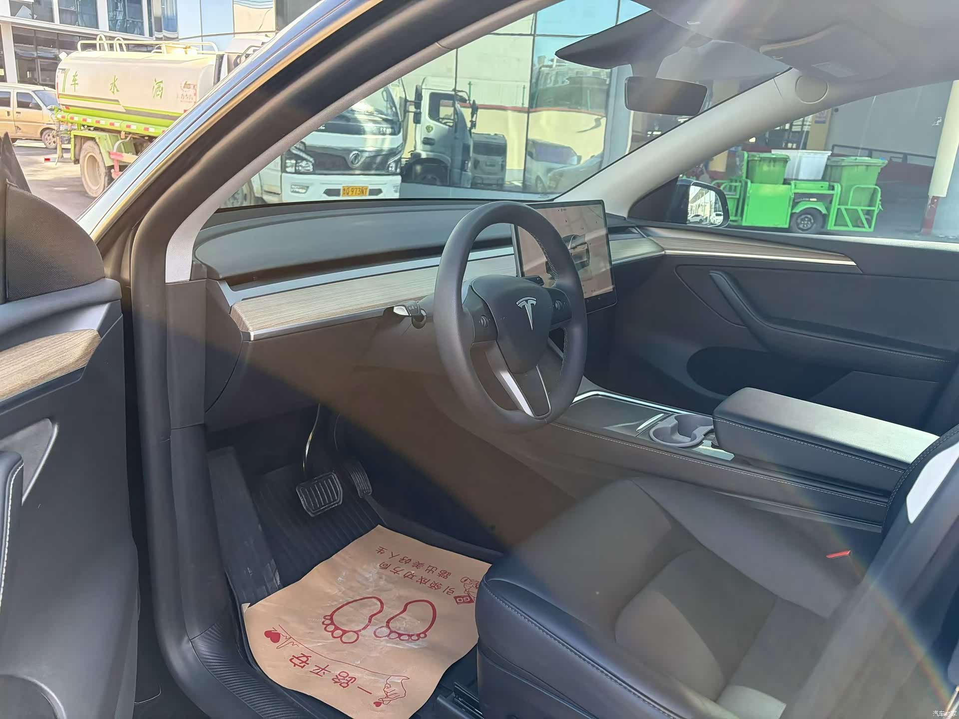 Tesla Model Y, 2023 6