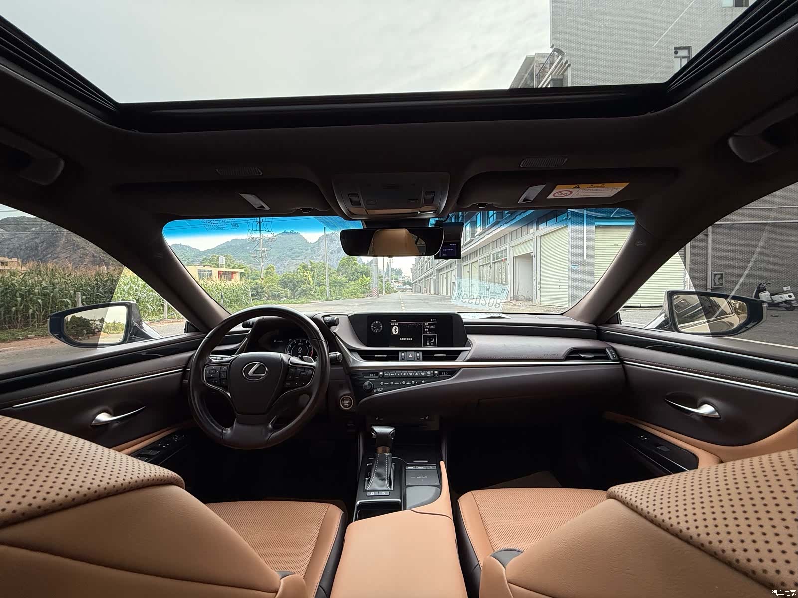 Lexus ES, 2019 все фото