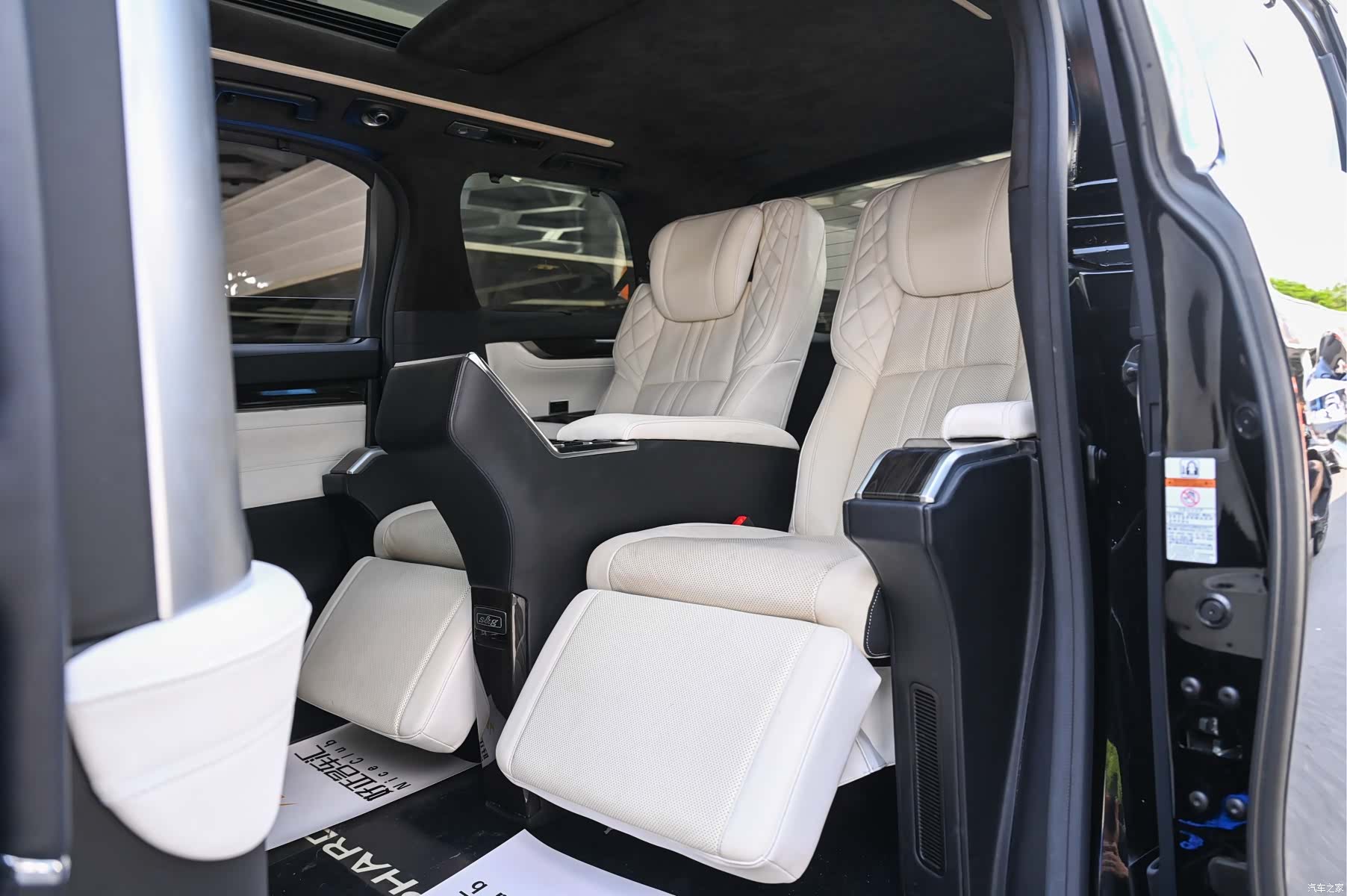 Toyota Alphard, 2022 8