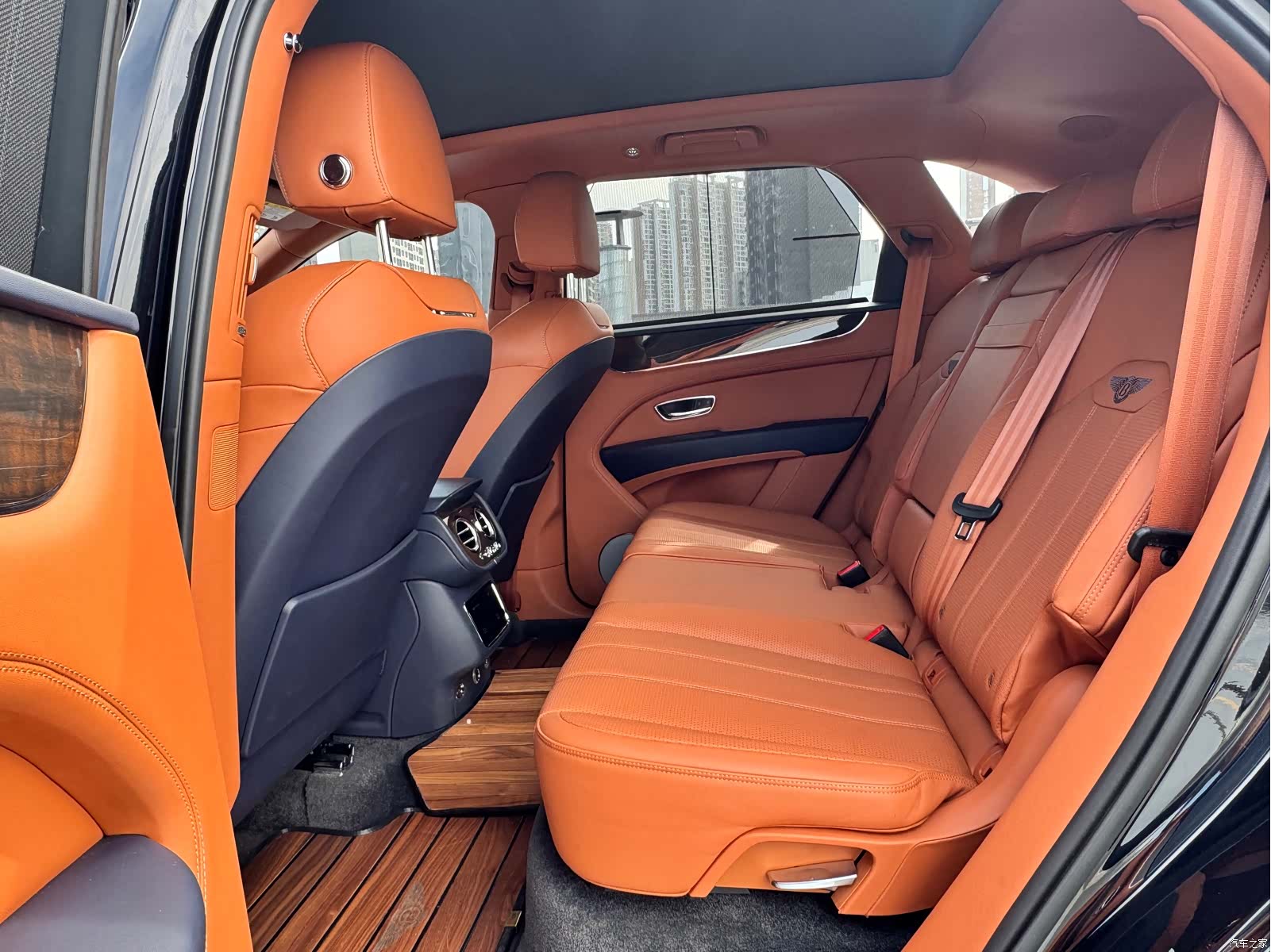 Bentley Bentayga, 2021 12