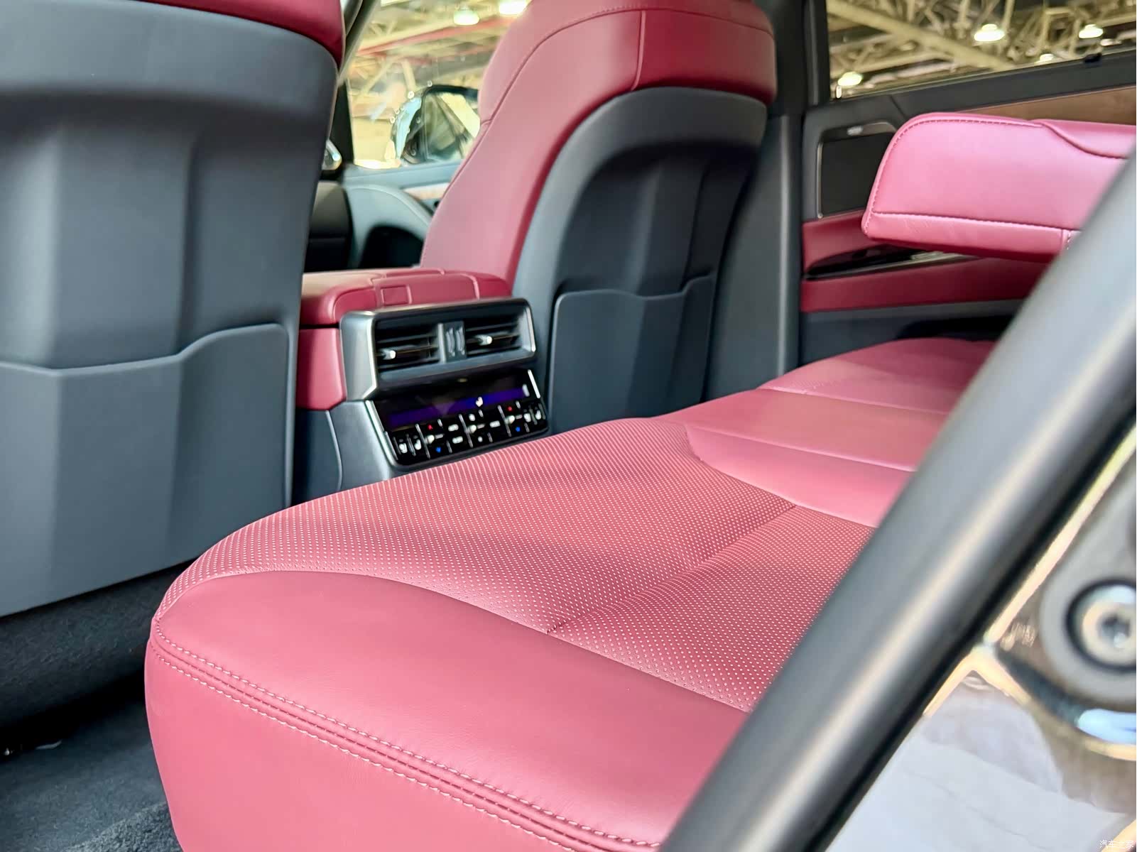 Lexus LX, 2026 28