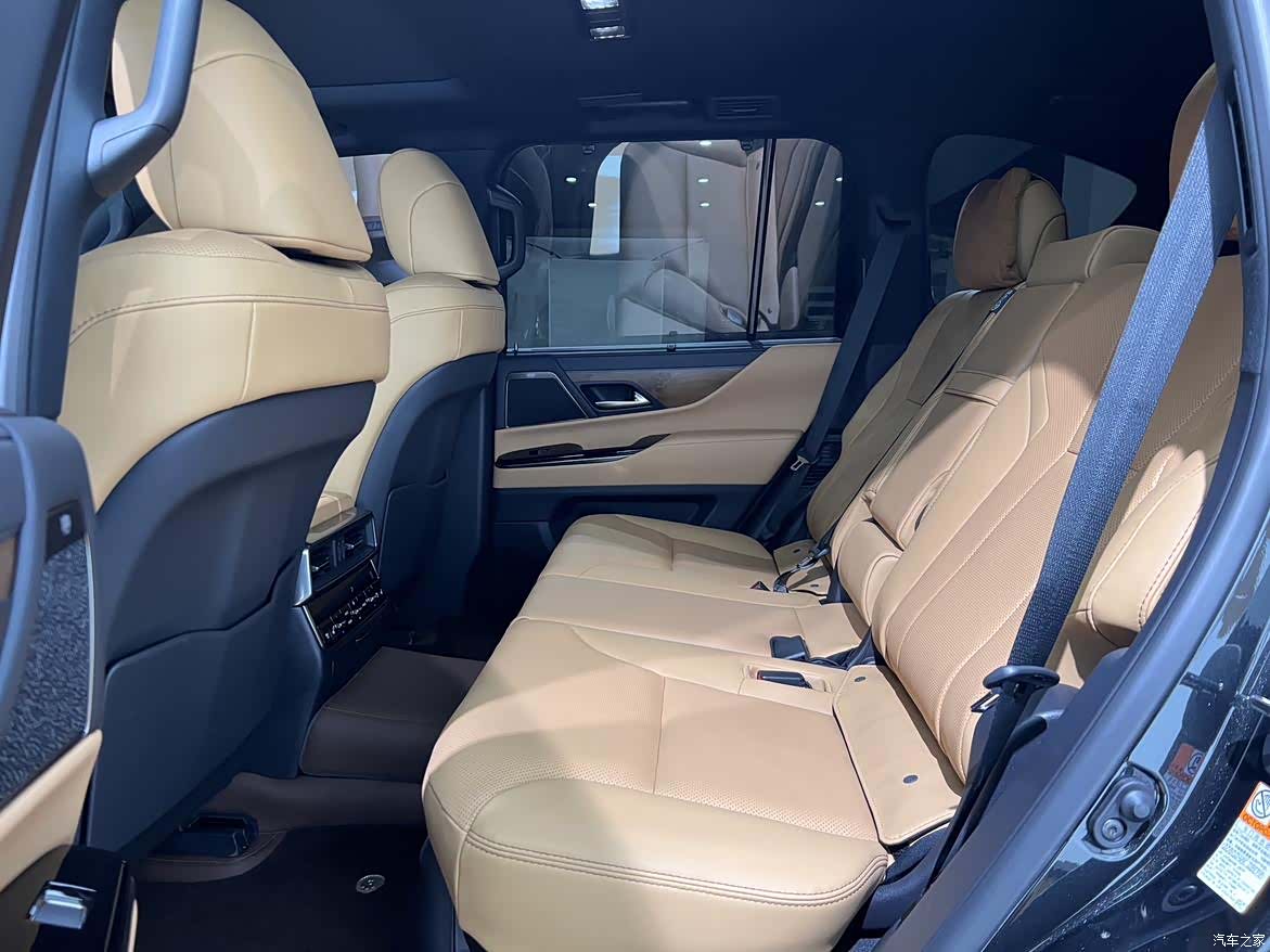 Lexus LX, 2025 14