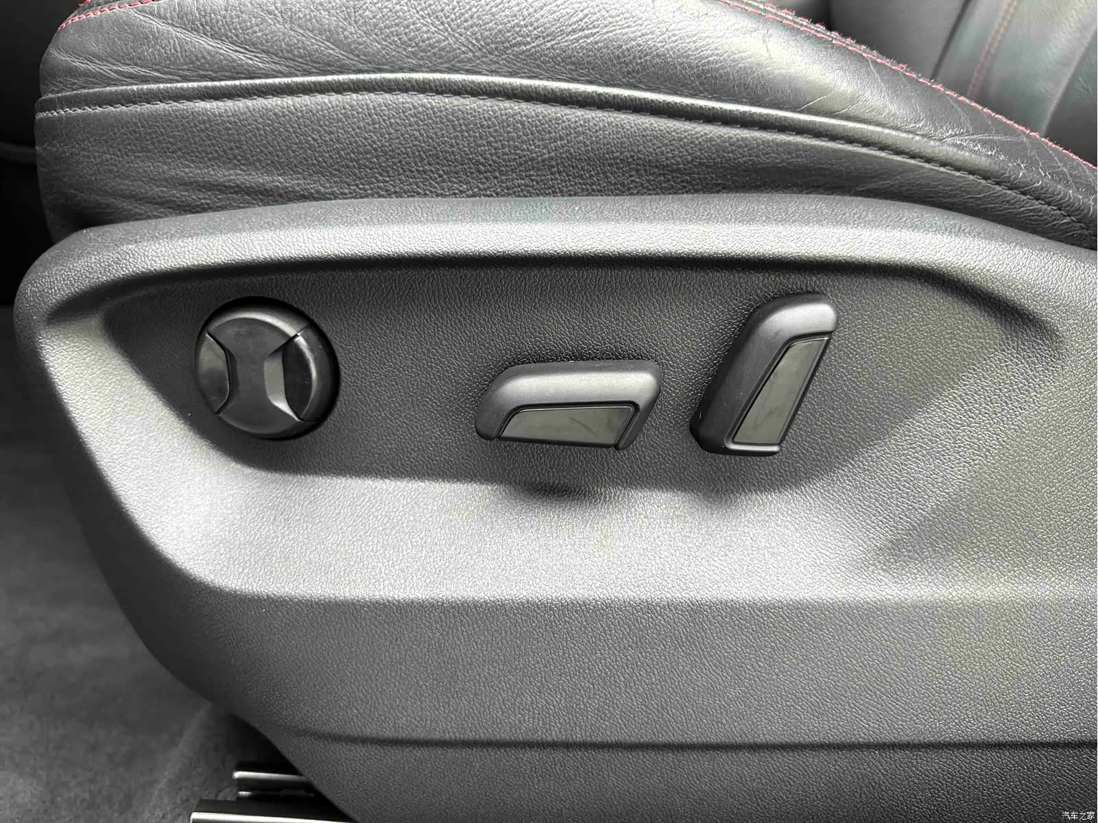 Audi Q2L, 2023 11