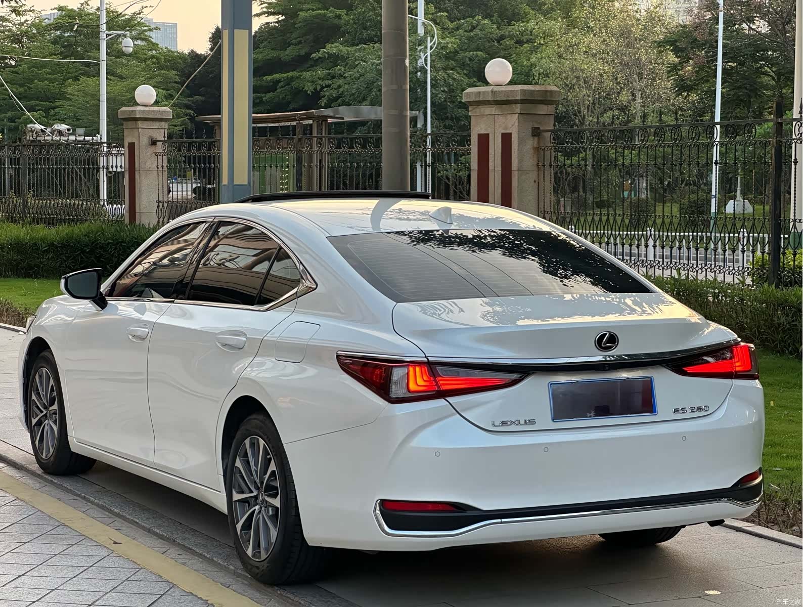 Lexus ES, 2022 11