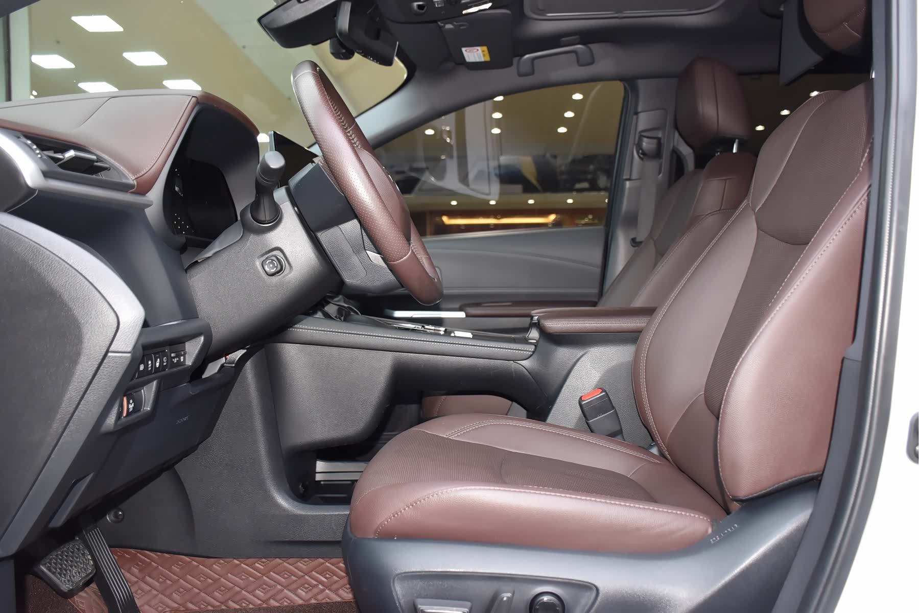 Toyota Sienna, 2022 все фото