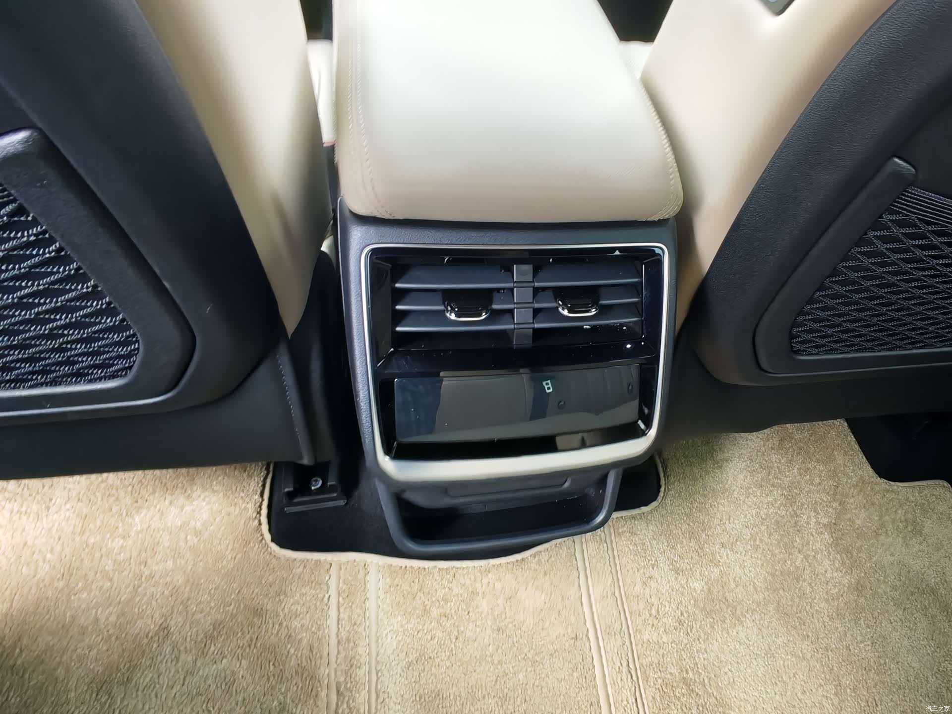 Geely Xingyue L, 2025 10