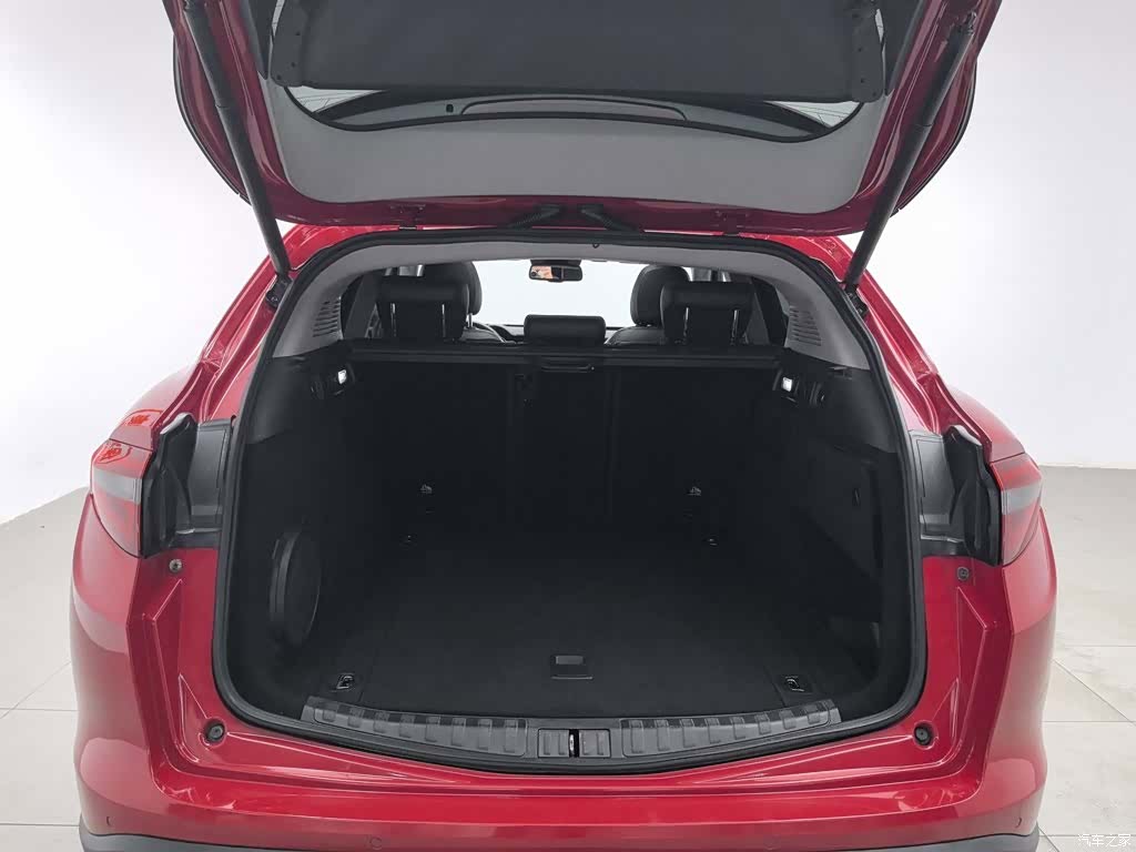 Alfa Romeo Stelvio, 2017 16