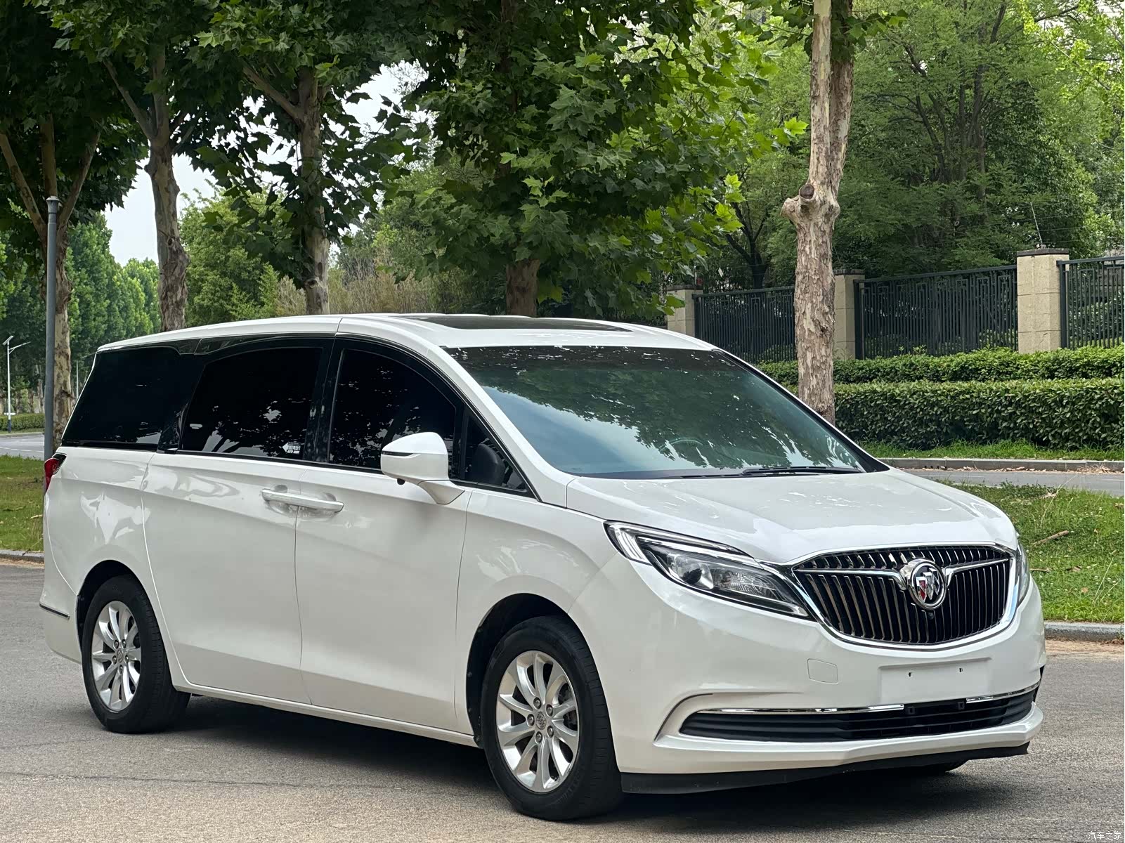 Buick GL8, 2019 3