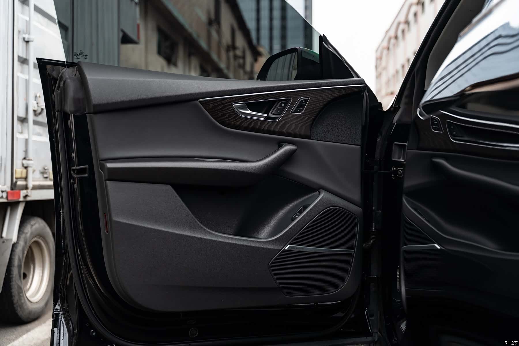 Audi Q8, 2020 8