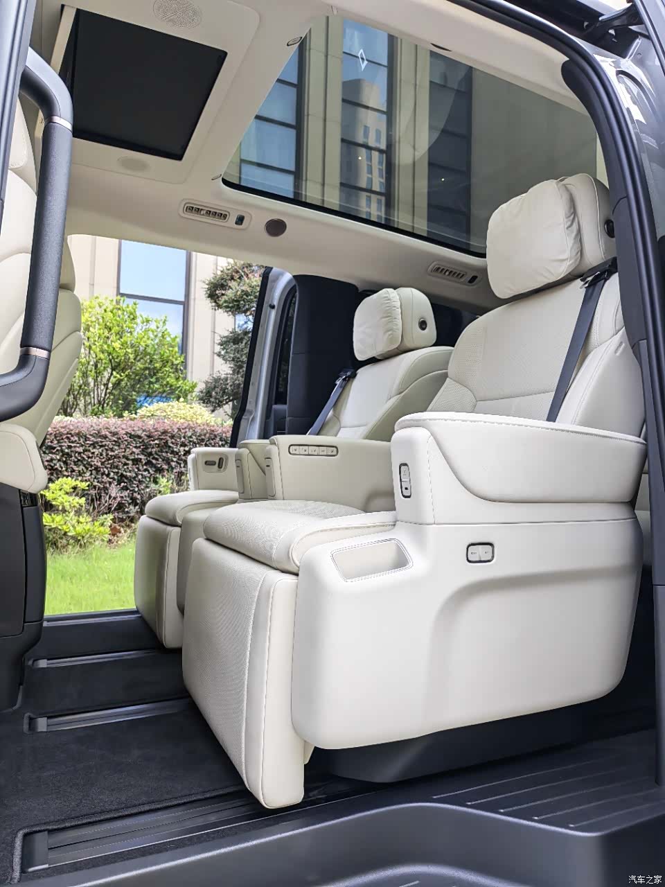 Li Auto MEGA, 2025 14