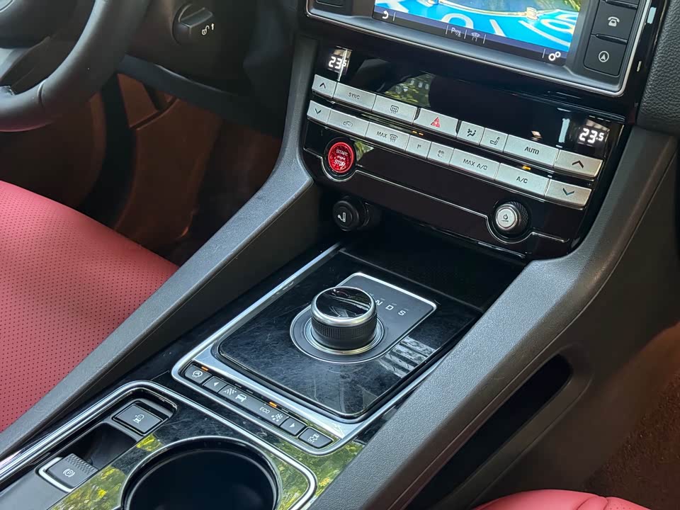 Jaguar F-PACE Jaguar F-PACE