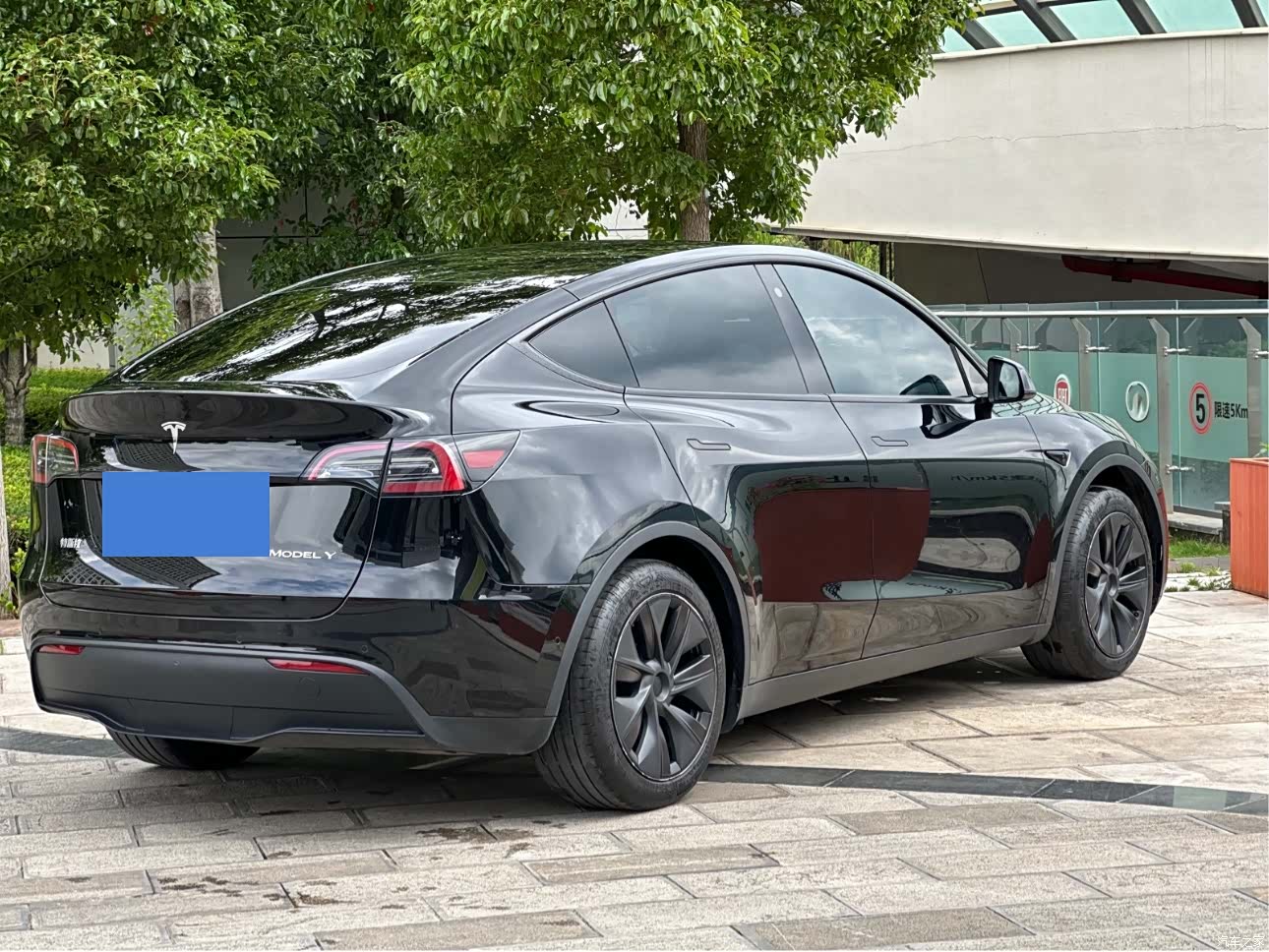 Tesla Model Y, 2023 25
