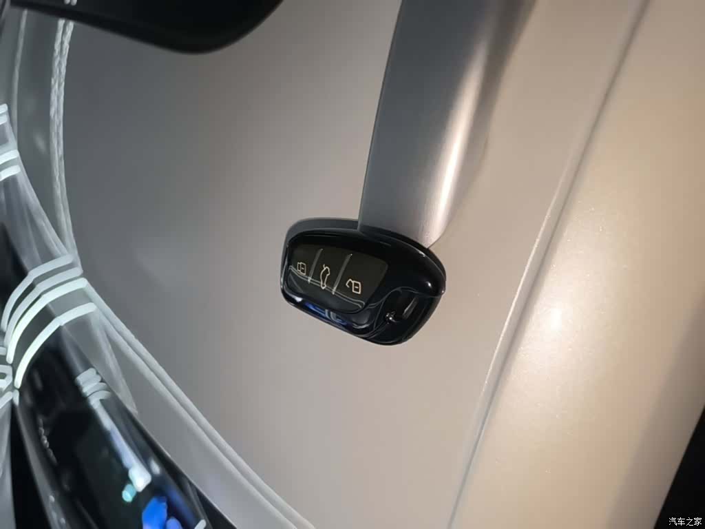 Roewe D5X, 2025 9