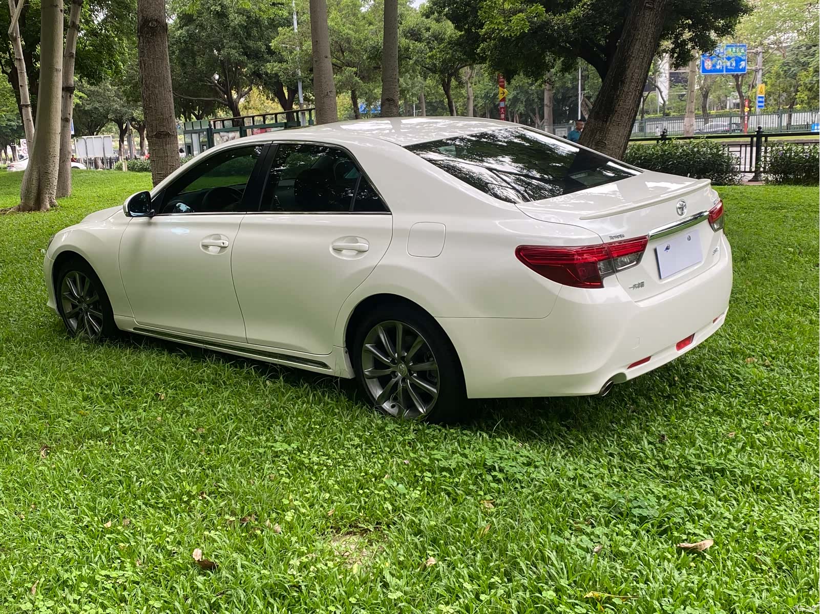 Toyota 2.5V, 2016 24