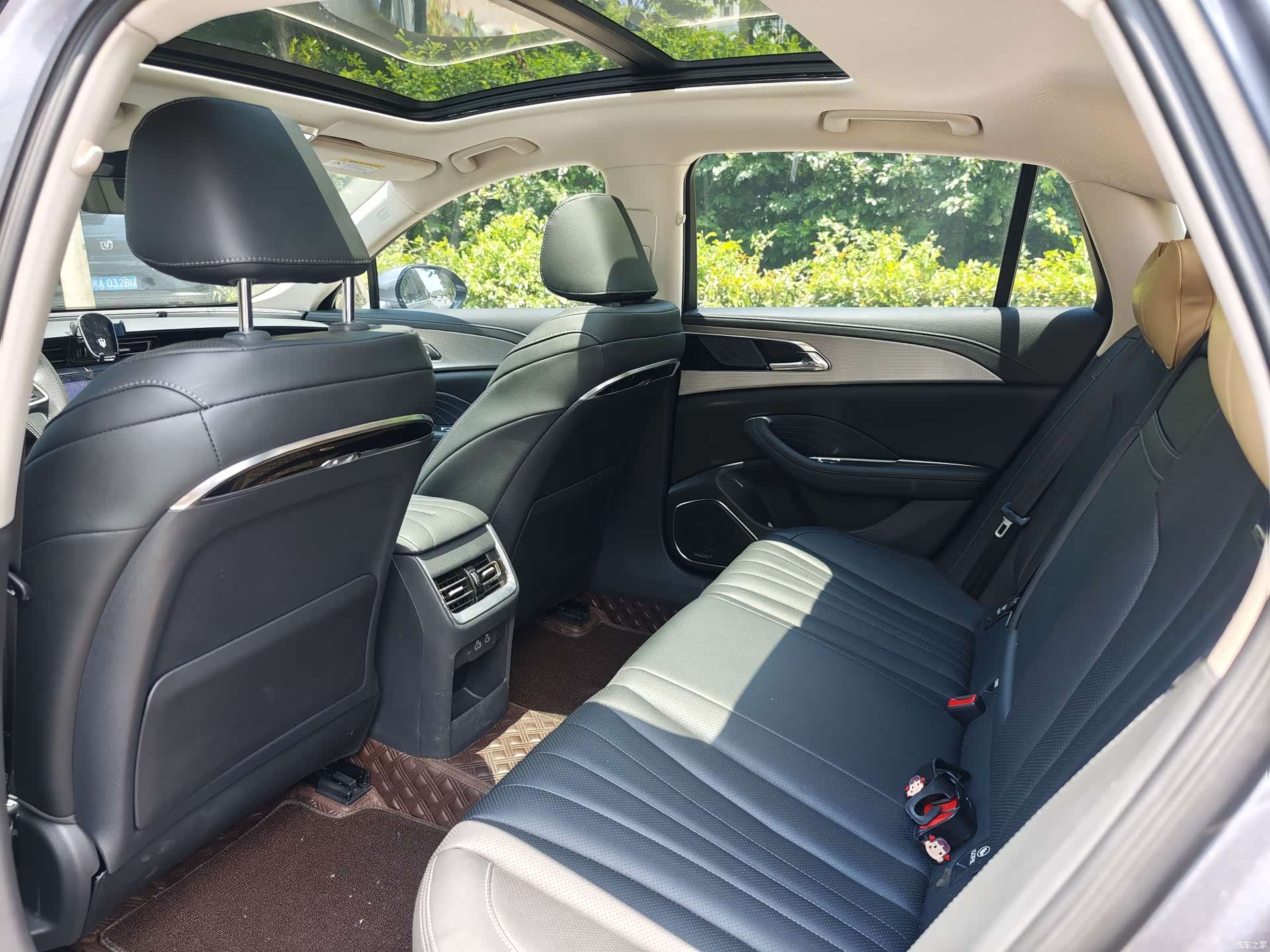 Hongqi H5, 2024 9