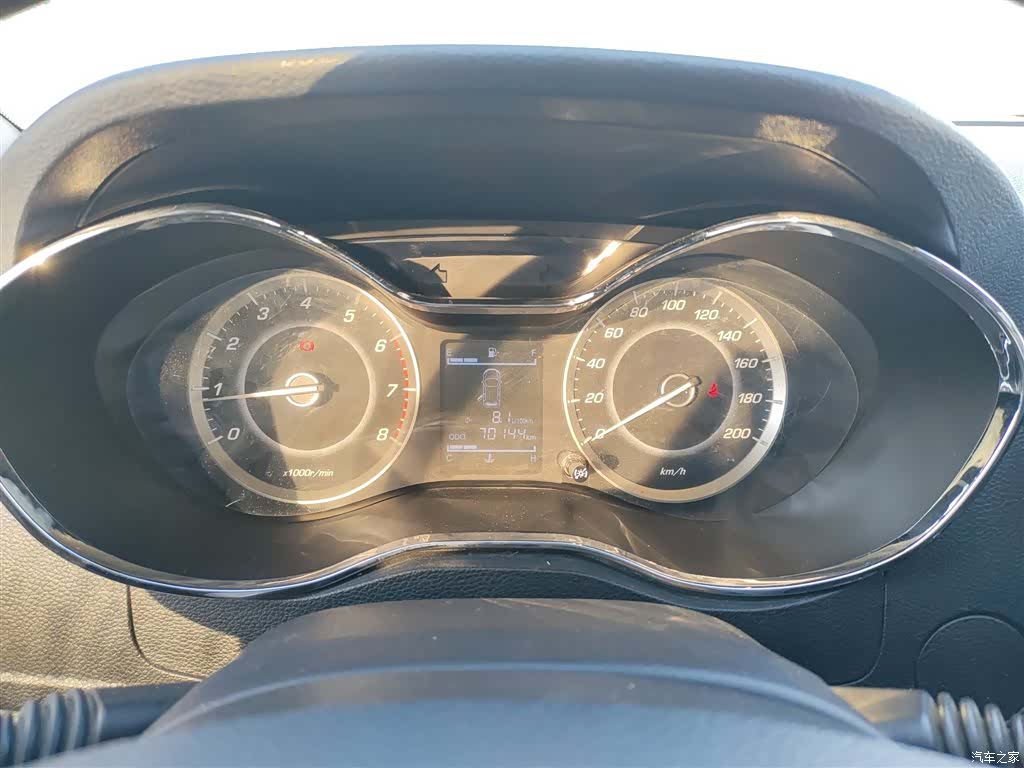 Wuling 560, 2017 9