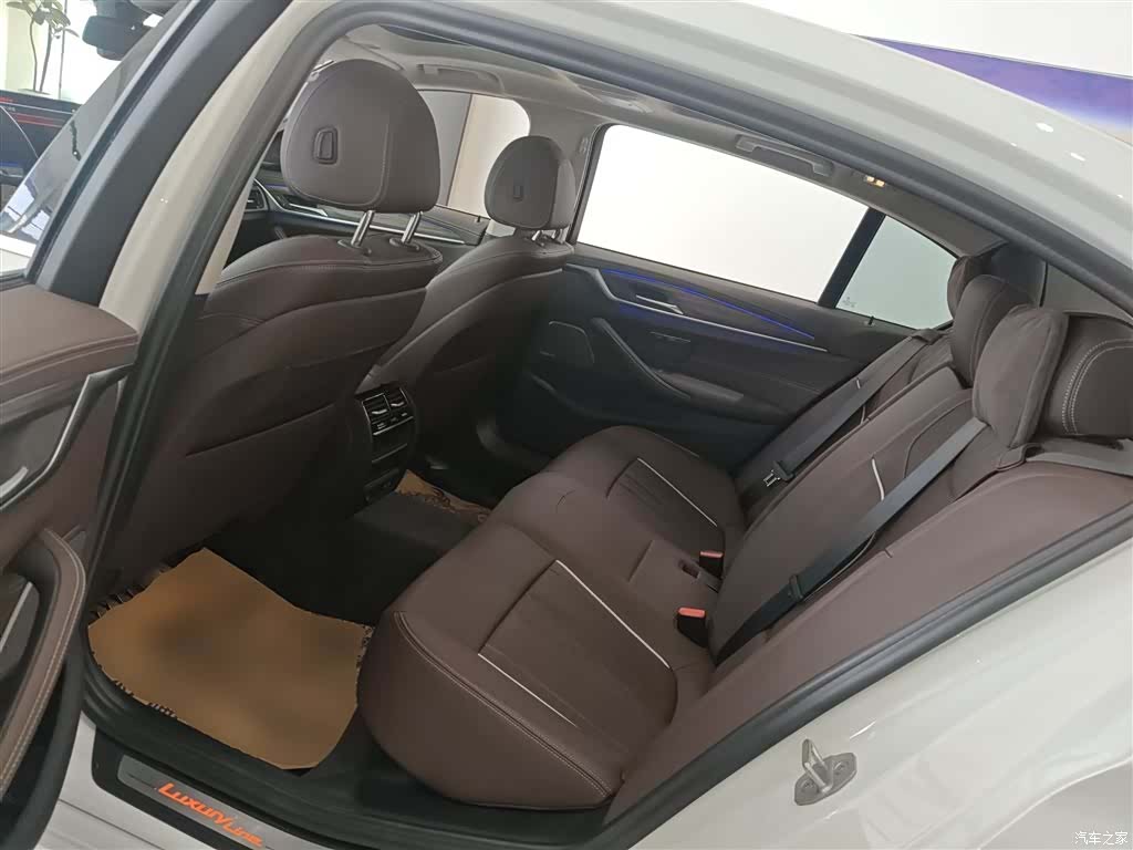 BMW 5 Series, 2023 14