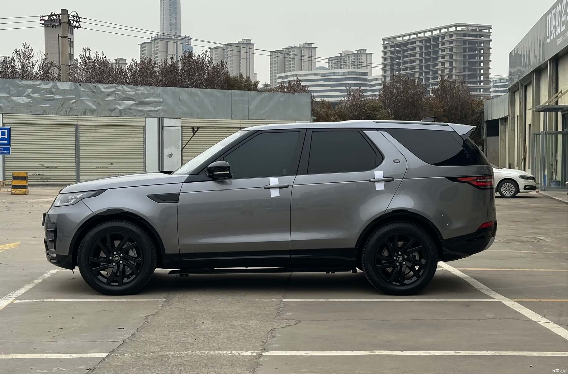 Land Rover Discovery, 2021 4