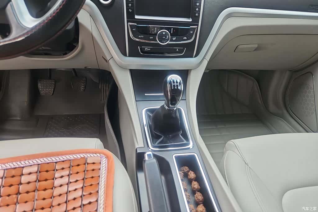 Geely Emgrand, 2016 16
