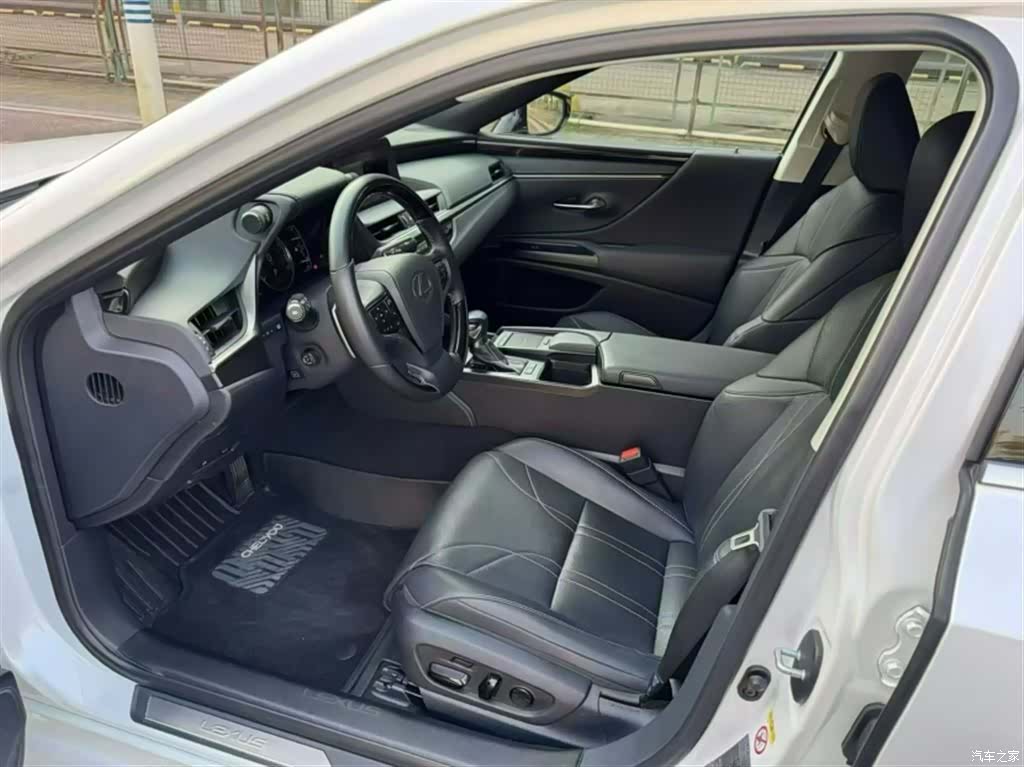 Lexus ES, 2018 16