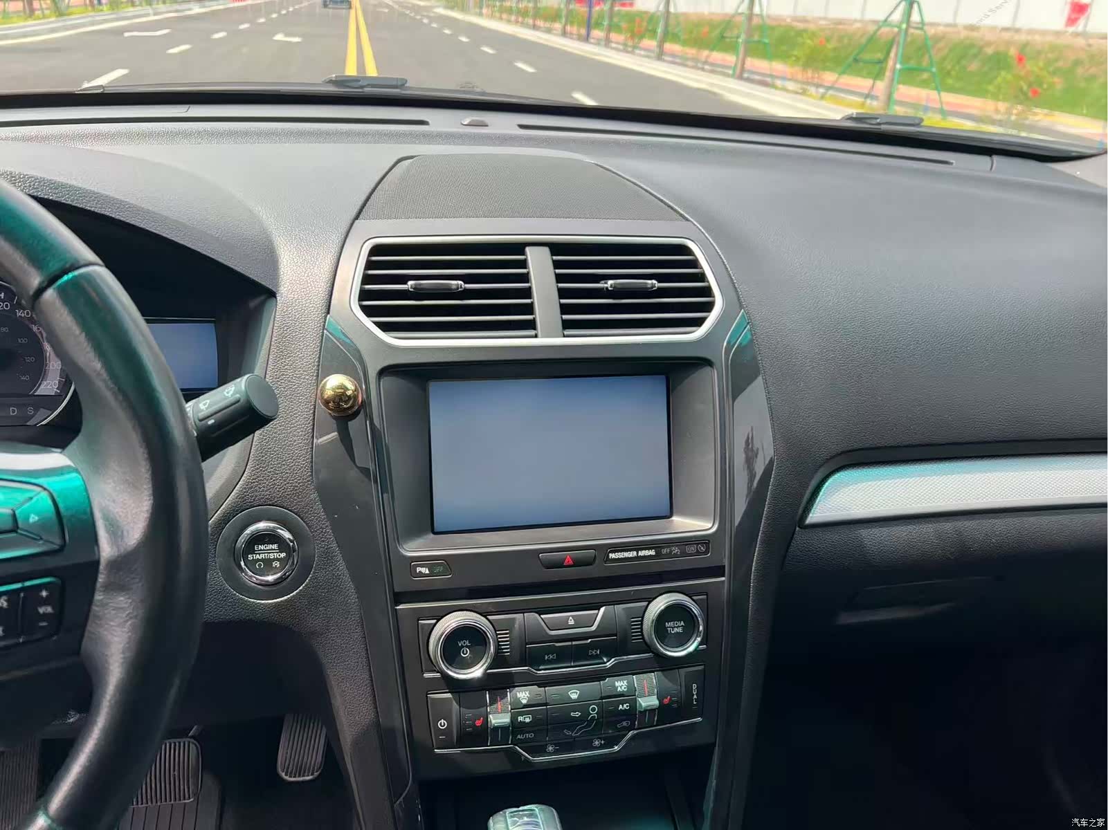 Ford Explorer, 2015 14