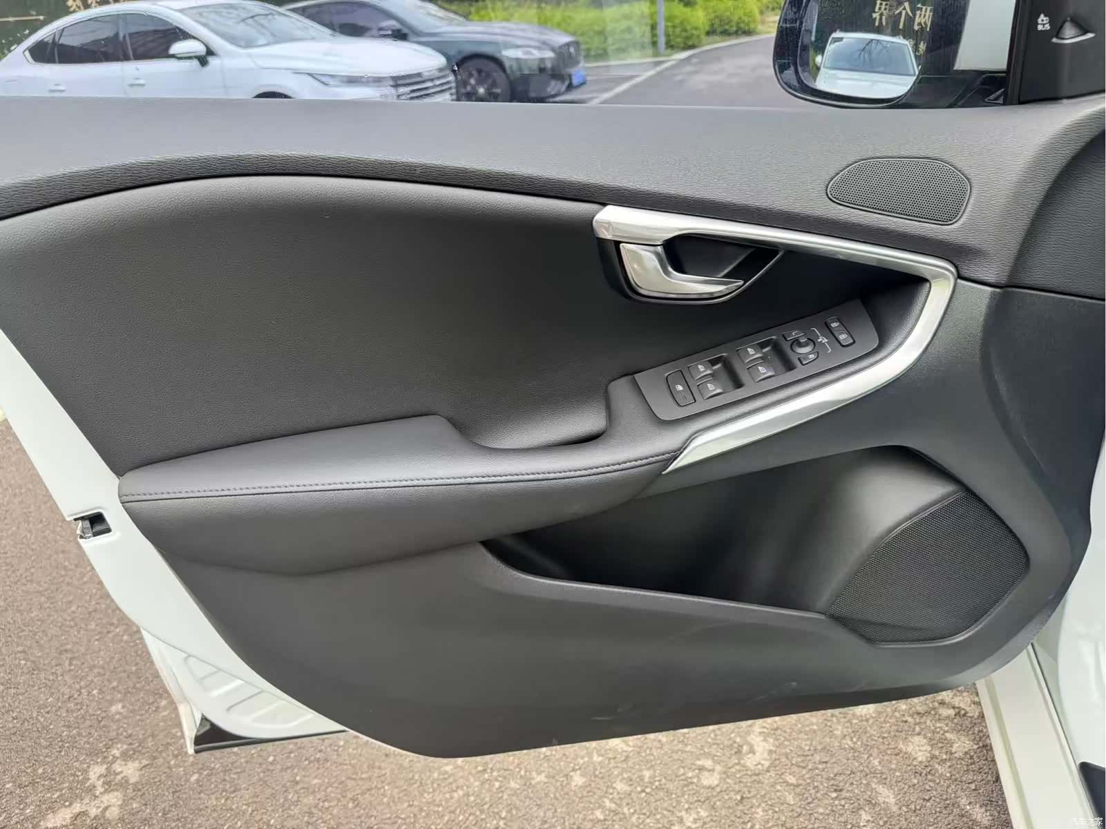 Volvo V40, 2015 4